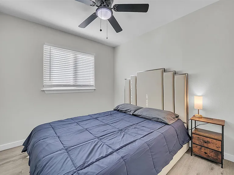 3400 Laguna Dr — Photo 20