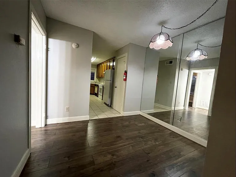1901 Brun St #C — Photo 8