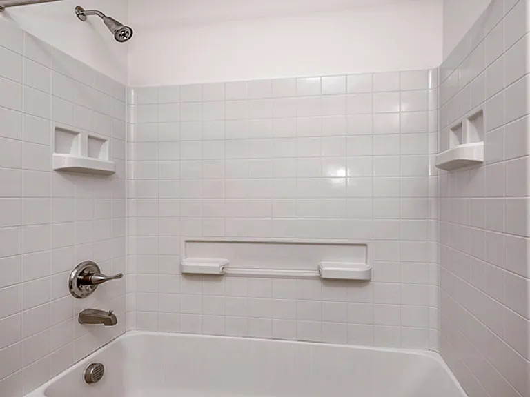 CRN Crane Interbay Apartments — Photo 29