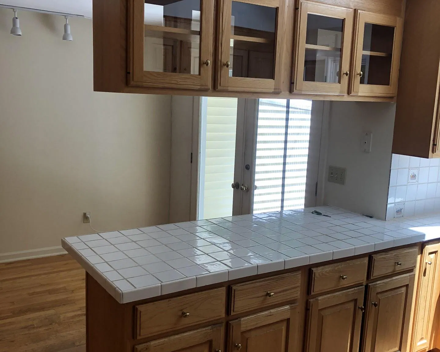 2 bed, 2.5 bath, 1945 sqft, $3,500 — Photo 3