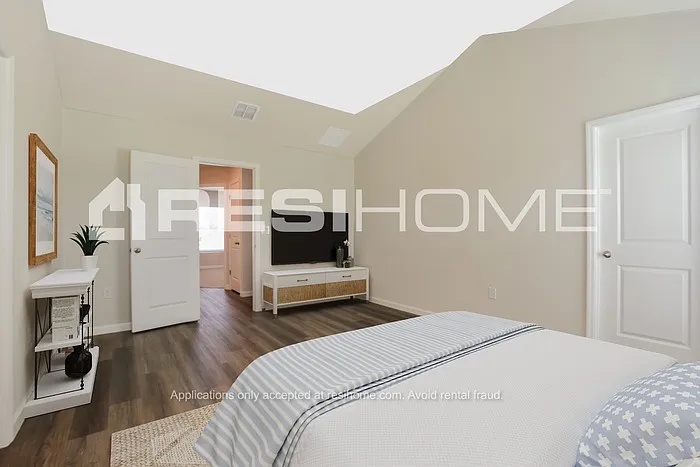 5270 Inglewood Dr — Photo 9