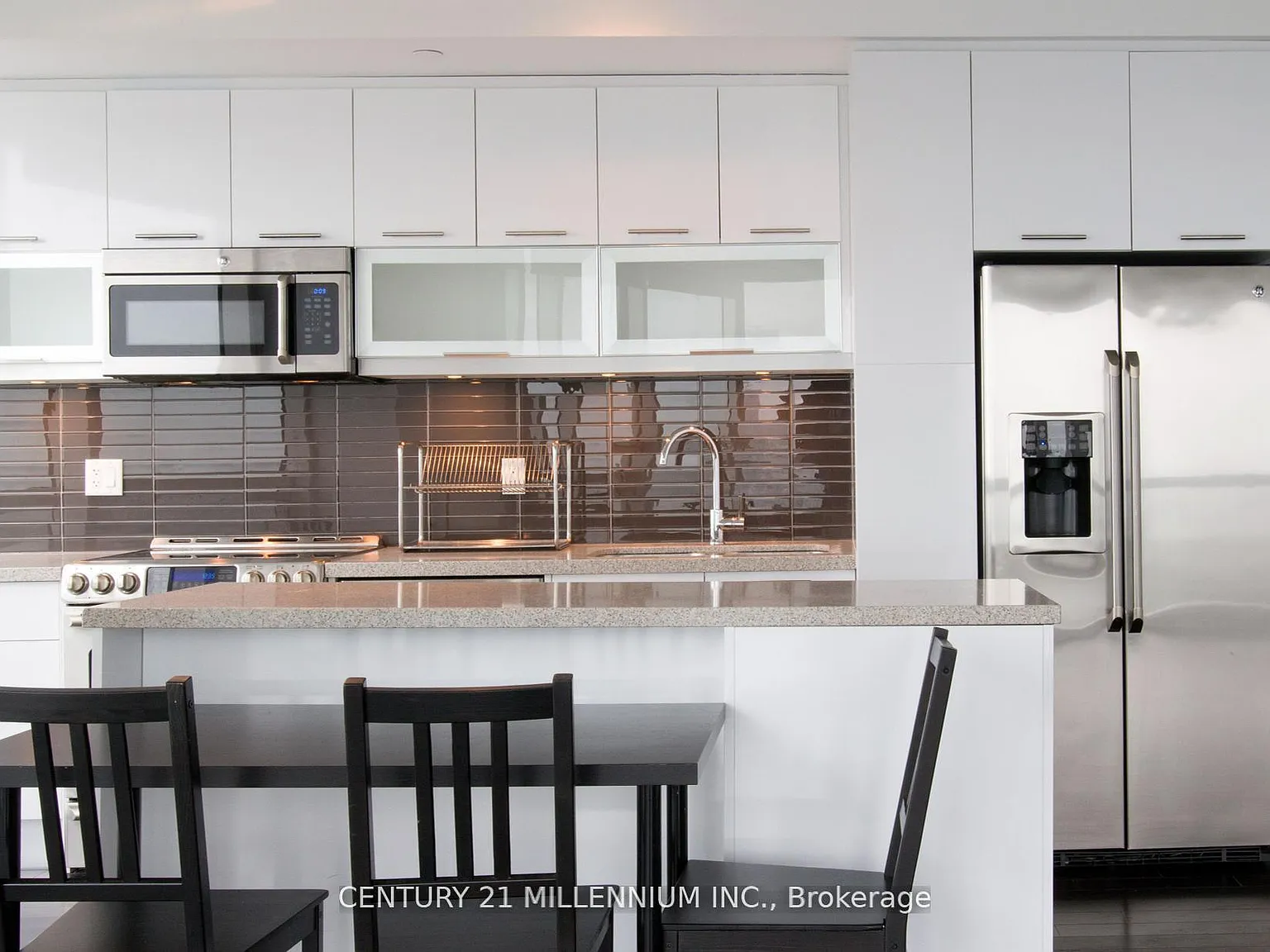 3 bed, $4,700 — Photo 2