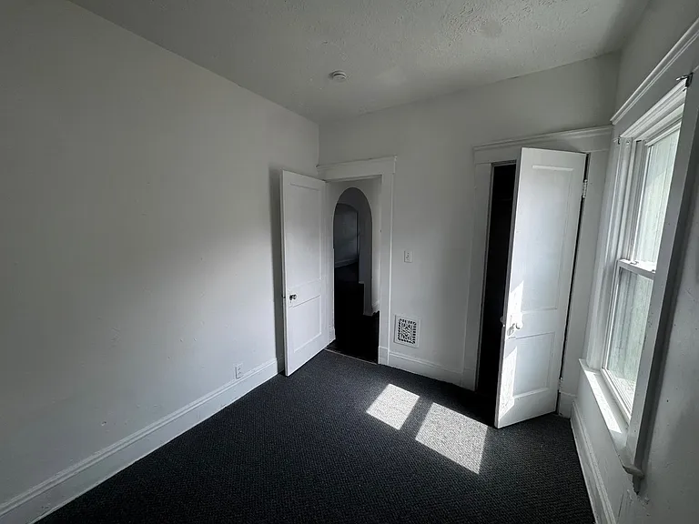 880 Stevenson Rd Cleveland, Oh. 44110 — Photo 16
