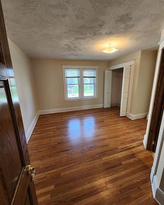 1st image of 1069 Ouellette Ave