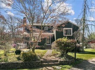 228 N Country Club Dr, Warwick, RI 02888