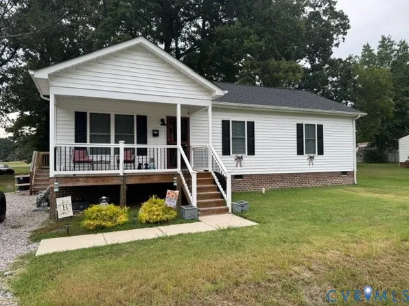 117 E 4th St, Blackstone, VA 23824