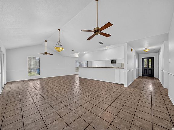 4th image of 1704 STRAIT LN