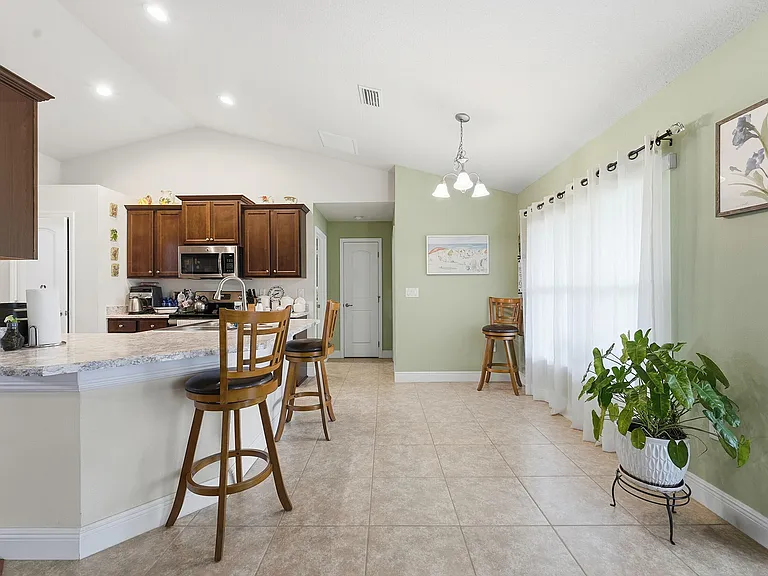 5923 NW Brianna Ct — Photo 16
