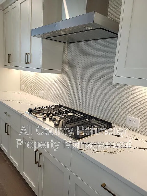 4 bed, 3.5 bath, 2228 sqft, $3,195 — Photo 4