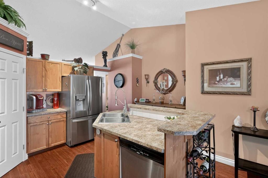 Apartment in Chestermere - More