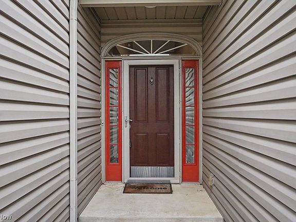 2nd image of 604 Rundle St