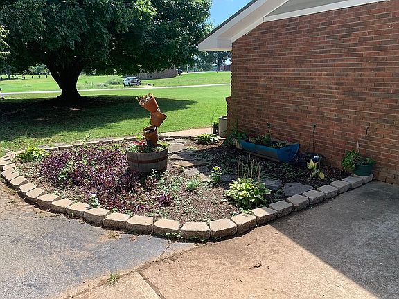 Flower bed by the garage 