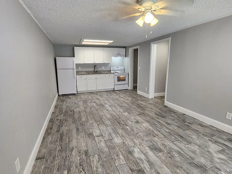 Strawberry Place Apartments — Photo 3
