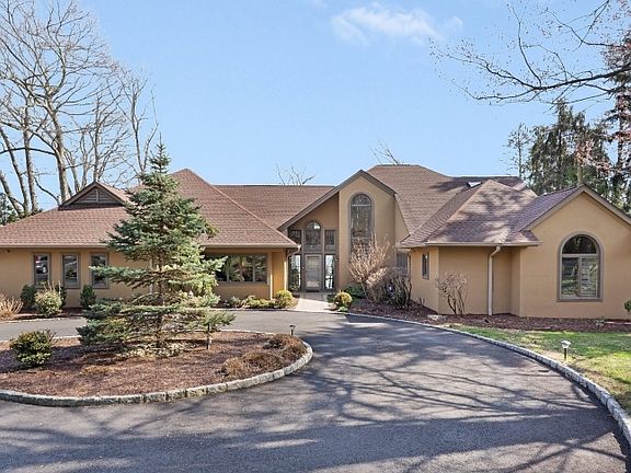 3rd image of 1531 Coles Ave