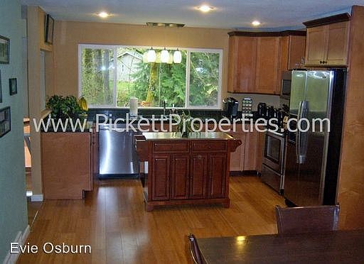 4th image of 1395 SE Vallair Ct