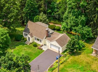 5 Rolling Wood Dr, Trumbull, CT 06611