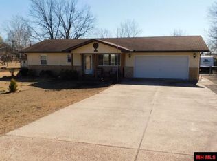 102 Golf Dr, Mountain Home, AR 72653