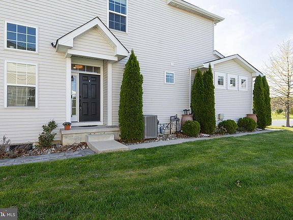 4th image of 409 Galway Ct