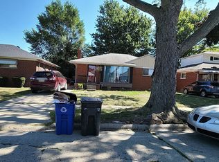 25706 Ursuline St, Saint Clair Shores, MI 48081