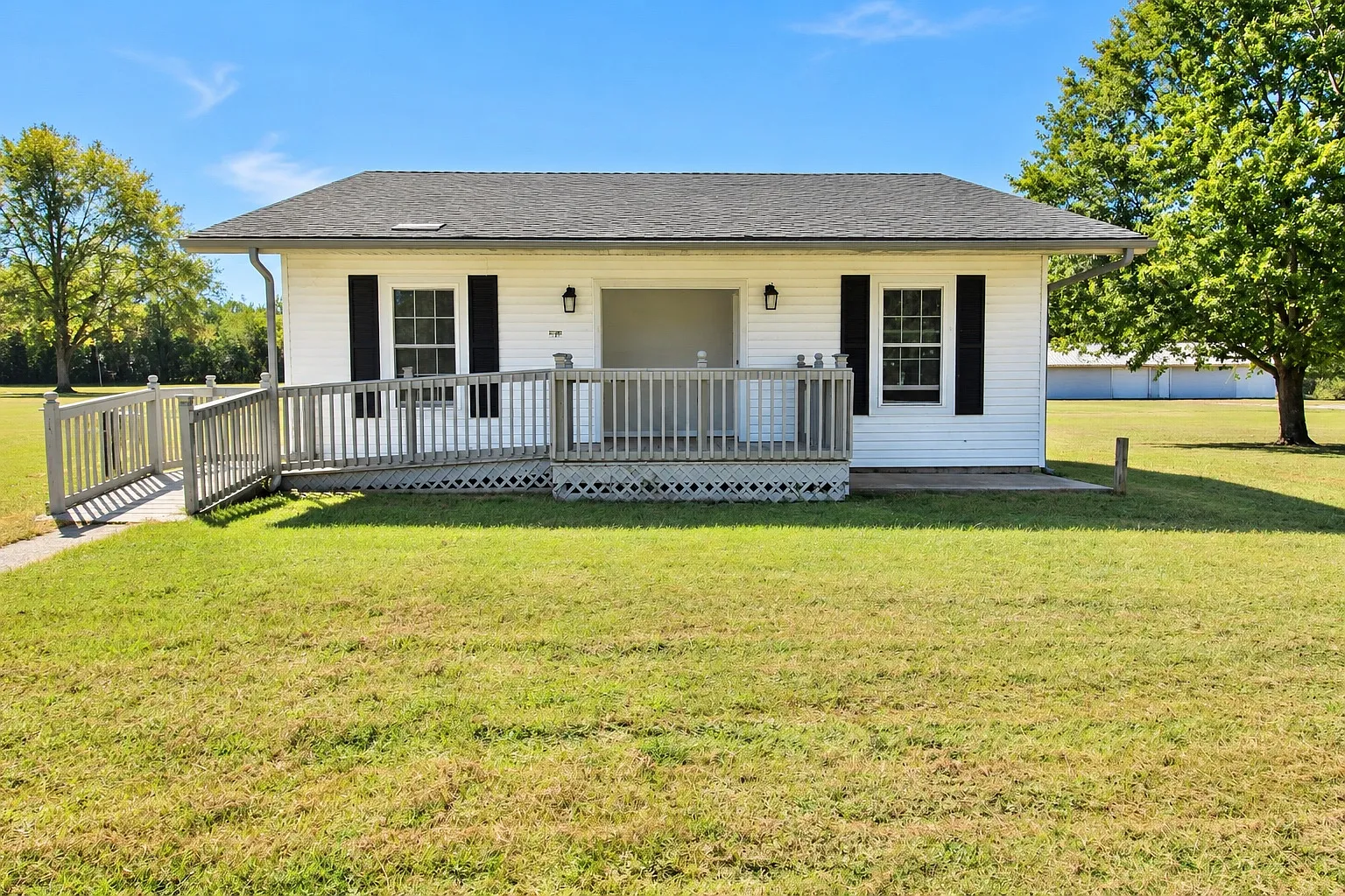 1 bed, $900 — Photo 1