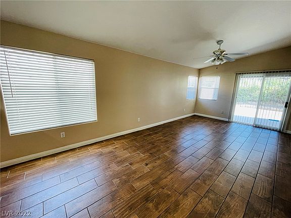 3rd image of 1574 Autumn Hill St