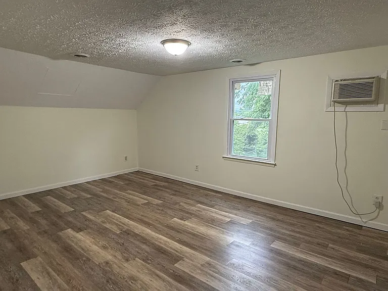 224 Lamont St — Photo 18