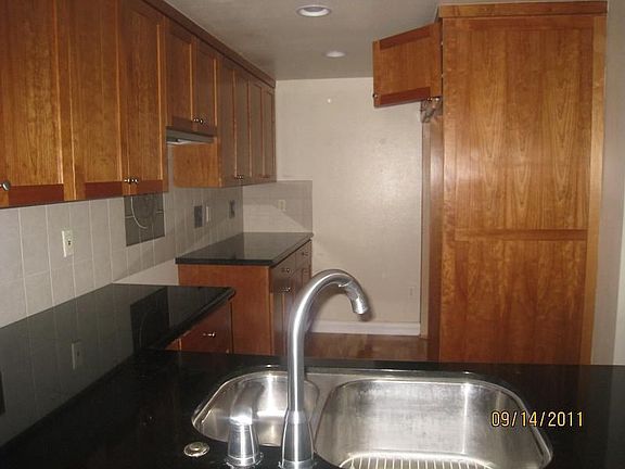 5th image of 17914 Magnolia Blvd Unit 206