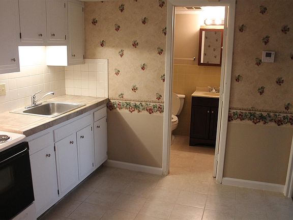 3rd image of 235 E Erie Ave APT A1