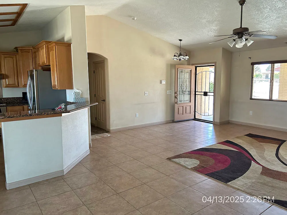 4 bed, 2100 sqft, $2,610 — Photo 2