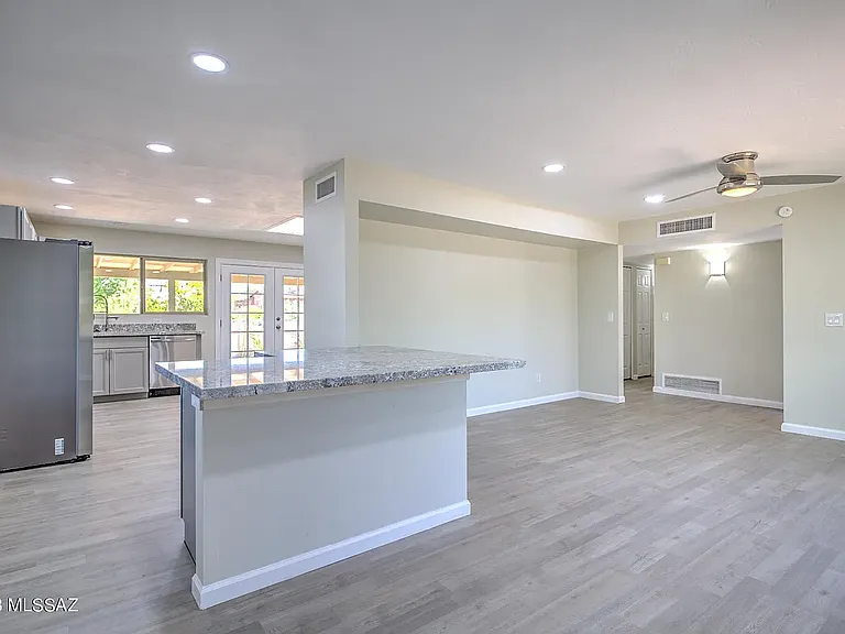 2891 W Saint Tropaz Ave — Photo 9