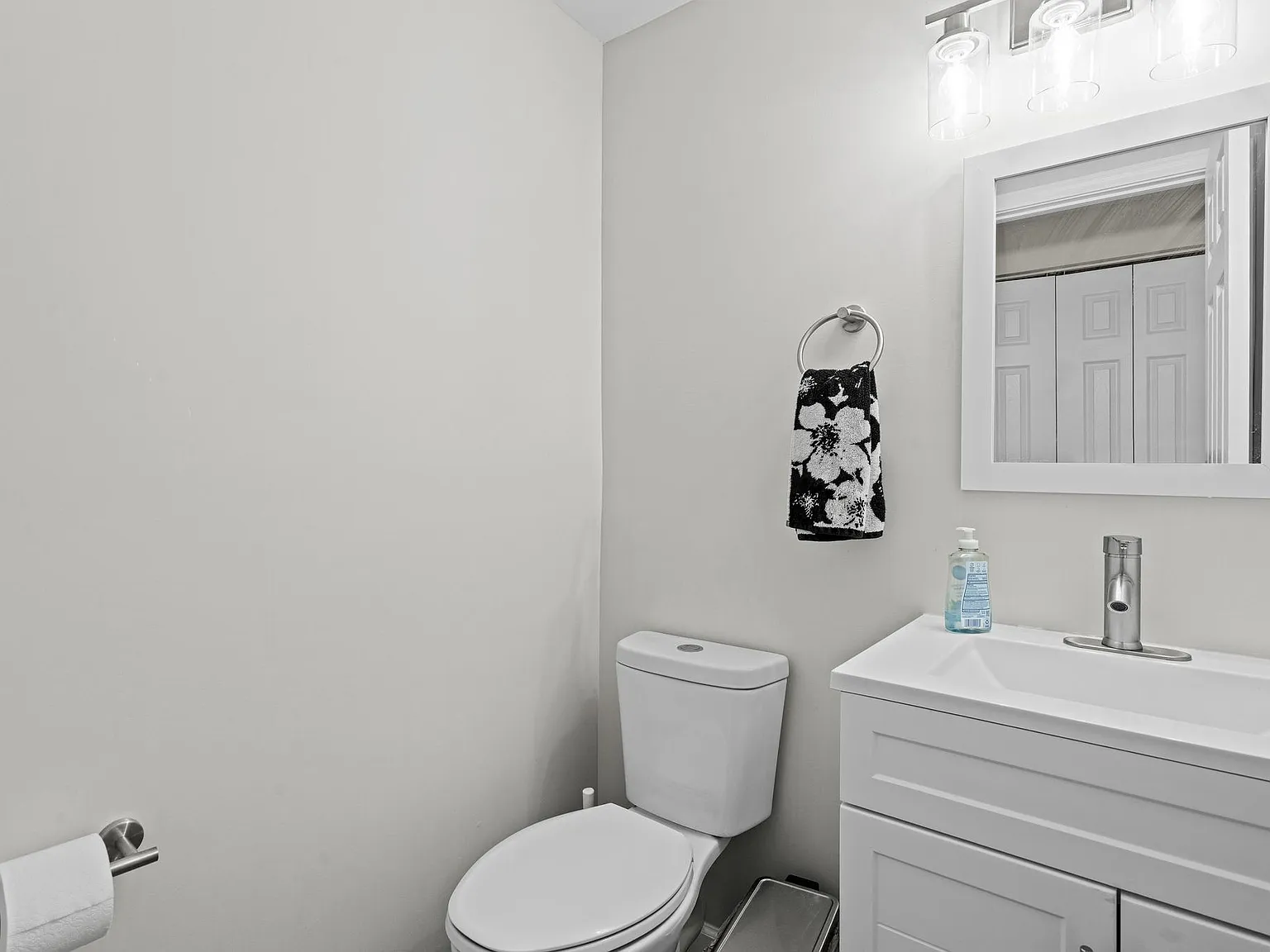 5 bed, 2956 sqft, $2,500 — Photo 3
