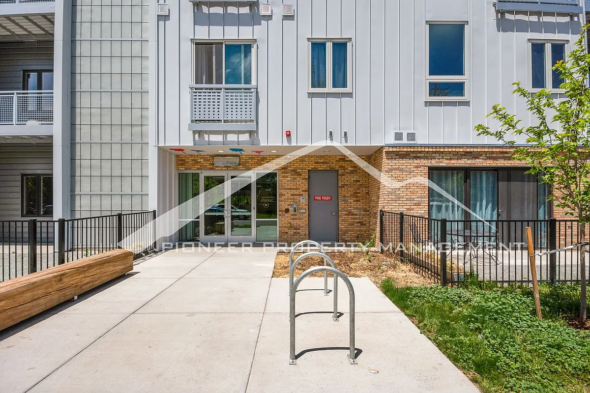Building Photo - 2525 Arapahoe St #312