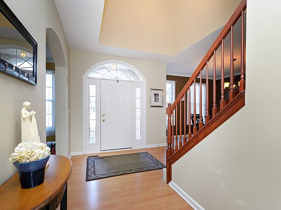3rd image of 8971 Shelburne Way