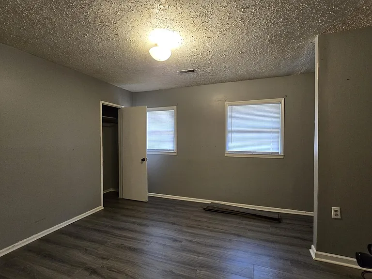 776 Kenyon Ave — Photo 13