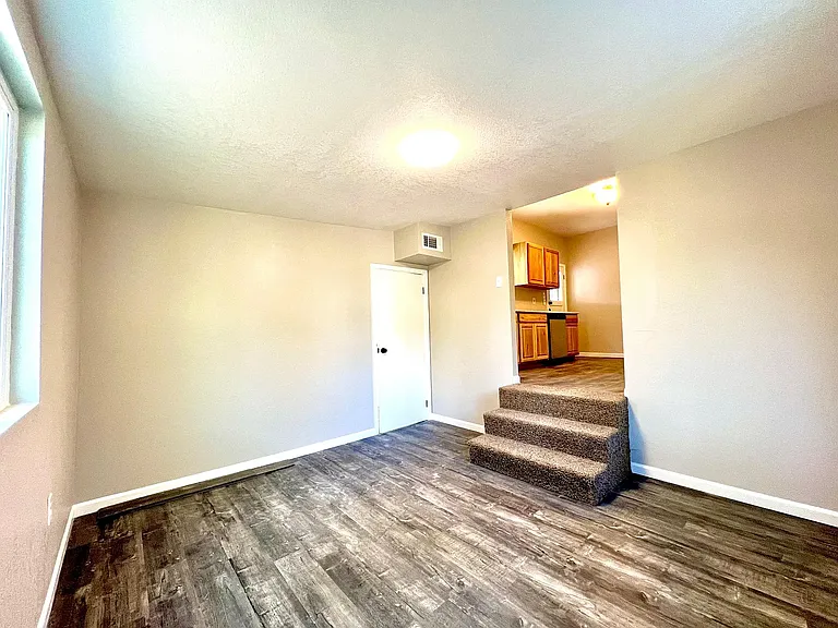 930 Sunnyside Ave — Photo 10