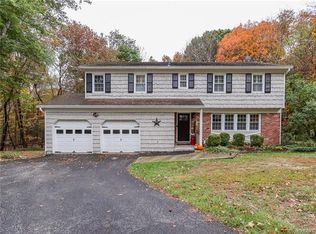 9 Bridle Path Ct, Putnam Valley, NY 10579