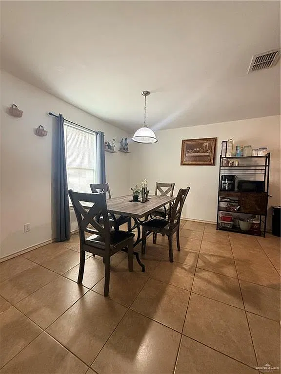 4 bed, 2.0 bath, 1333 sqft, $1,350 — Photo 4