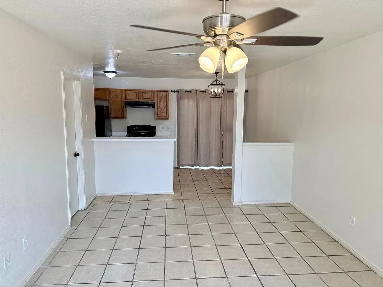 Fully Renovated 2 Bed, 1.5 Bath Townhouse, Killeen — Photo 1