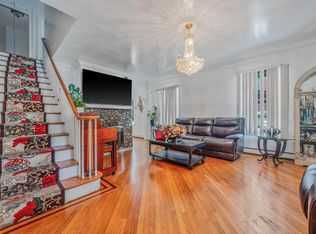 11 Whaley St, Freeport, NY 11520