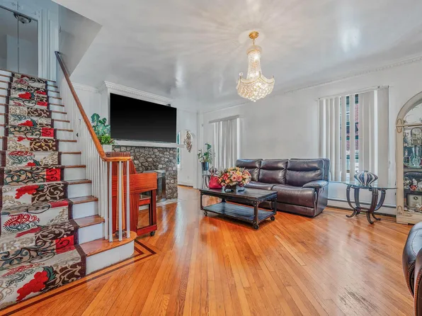 11 Whaley Street, Freeport, NY 11520