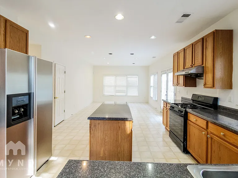 1220 Downyshire Dr — Photo 4