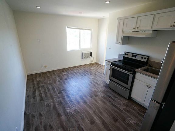 3rd image of 411 N La Fayette Park Pl