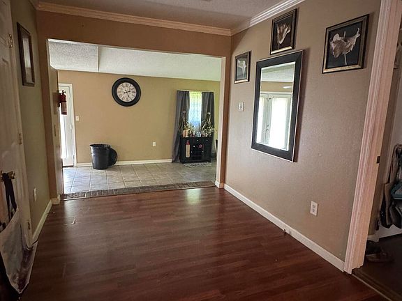 3rd image of 208 11th St