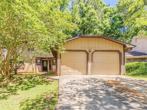 1074 Cherokee Hts, Stone Mountain, GA 30083