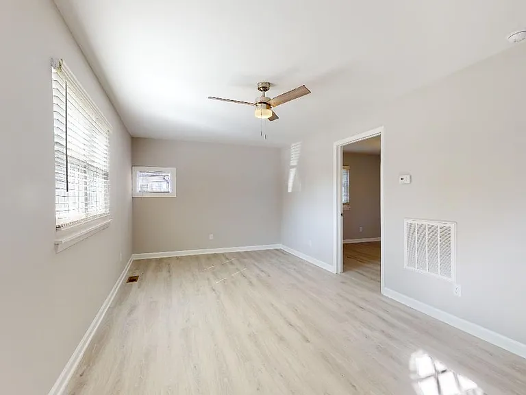 Longview Village Apartments — Photo 17
