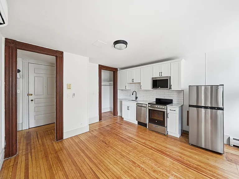 245 Clinton St — Photo 7
