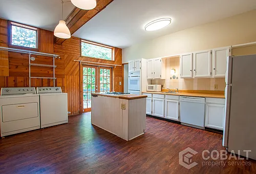 856 Monroe Dr NE #B Photo 1