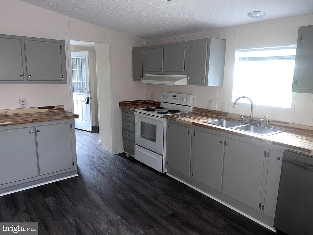 3 bed, 2.0 bath, 2000 sqft, $1,650 — Photo 4
