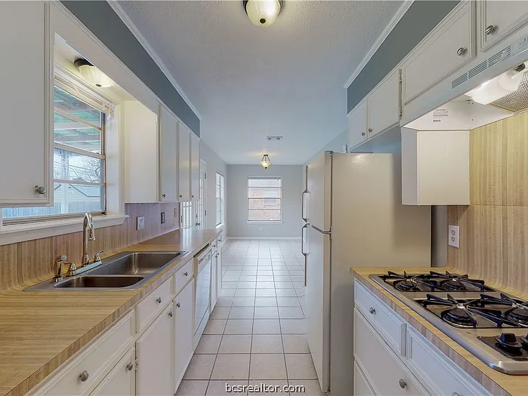 1107 Braeswood Dr — Photo 9