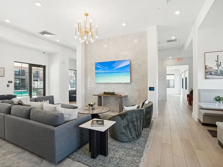 The Maddox Luxury Apartments — Photo 20